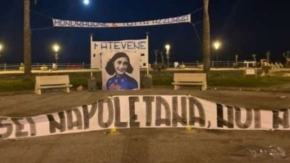 Vergogna a Mondragone: striscione choc con Anna Frank in maglia azzurra