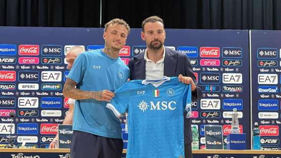 Noa Lang svela il suo numero di maglia: le immagini con il ds Manna