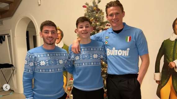 Il Natale tutto azzurro di Gilmour e McTominay: lo scatto subito virale sui social