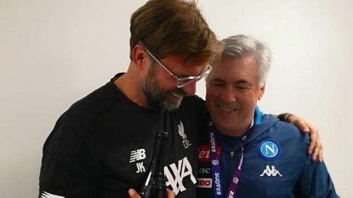 FOTO - Ancelotti posta un abbraccio con Klopp: "Eccellente lavoro di squadra, grande vittoria!"