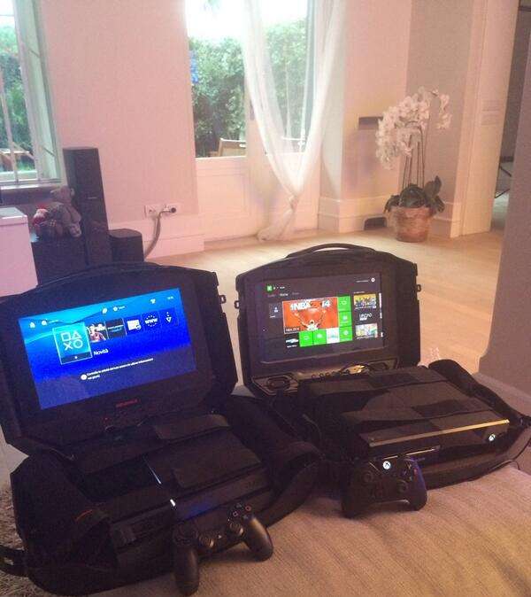 FOTO - Behrami: "Xbox One e Ps4...ecco le mie valigie preferite!"