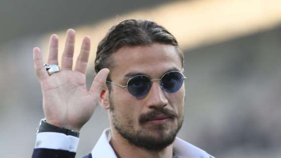 VIDEO - "Coi capelli di Frey quanta fi*a ci avrei", impazza sui social la canzone di Osvaldo