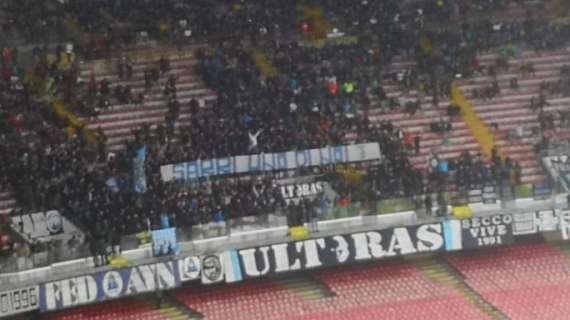 Il Roma - Striscione per Sarri, nessuna polemica: solo la celebrazione della vittoria di un anno fa a Torino 