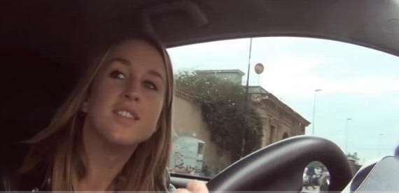 VIDEO - Lady Mertens protagonista sulla tv belga: "Impossibile guidare a Napoli senza graffiare l'auto!"