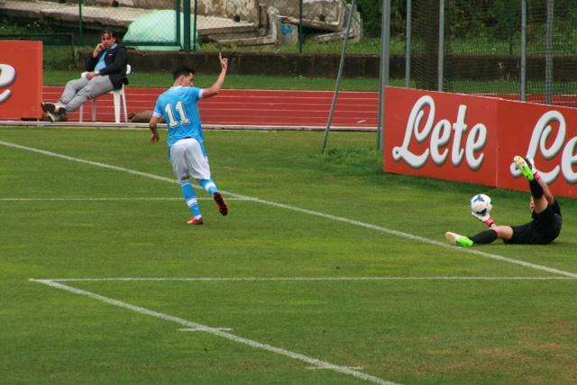 RILEGGI IL LIVE - Napoli-Carpi 3-0 (9' Pandev, 14' Behrami, 19' Dzemaili) - Il ritiro finisce col sorriso