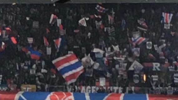 FOTO - Il meraviglioso striscione in curva del Psg: "Benvenuti e frate nuoste napulitane"