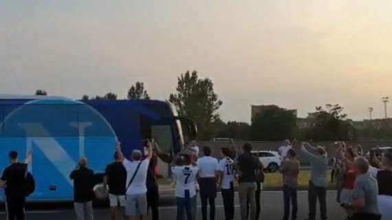 VIDEO TN - Napoli arrivato allo Stadium, fischi ed insulti contro il pullman degli azzurri