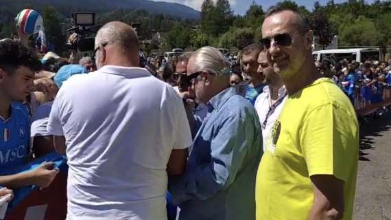 FOTO - Bagno di folla per ADL che firma le maglie: "Record d'affluenza? La forza di Napoli!"
