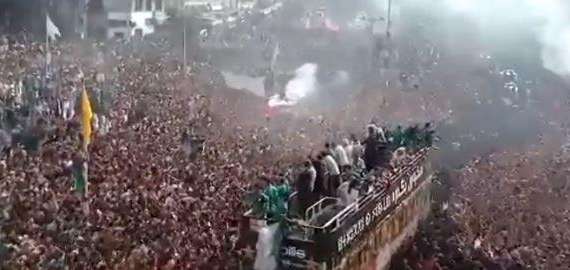 VIDEO - Algeria, che festa per la Coppa d'Africa! Una marea umana celebra Ounas e compagni