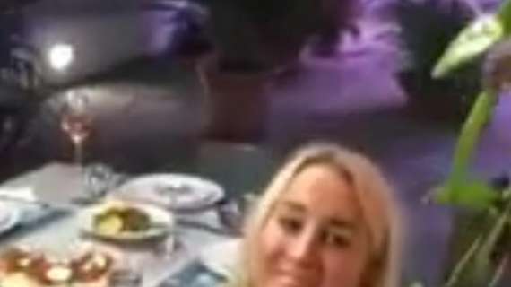 VIDEO - Mertens ritrova la sua Kat: cena con moglie e amici a Capri per il belga