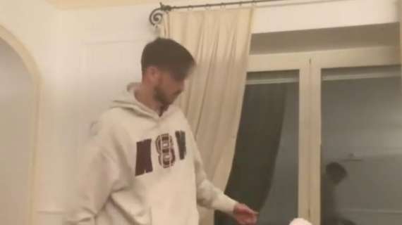 VIDEO - Fabiàn e lo strano contest social: palleggi con la carta igienica