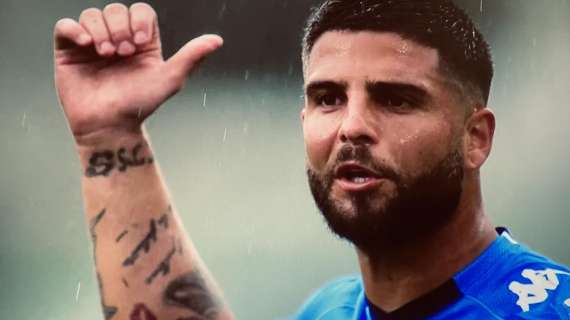 "C’è solo un capitano", coro Curva B per Insigne: il capitano alza il braccio