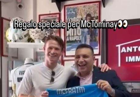 "McFratm", maglia speciale per McTominay: regalo a sorpresa per Scott