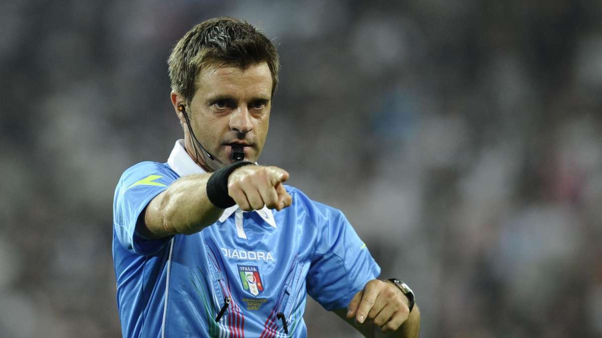 Clamoroso, parla Rizzoli: "A Pechino c'era il rigore, scelta condivisa. Premazione? Non uno spot felice per l'Italia. Pirlo ed altri juventini protestano con compostezza". A Catania invece fu un bello spot? Ed ora come può arbitrare il Napoli?