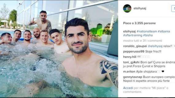 FOTO - Relax in piscina dopo l'allenamento con l'Albania per Hysaj: ecco lo scatto pubblicato su Instagram
