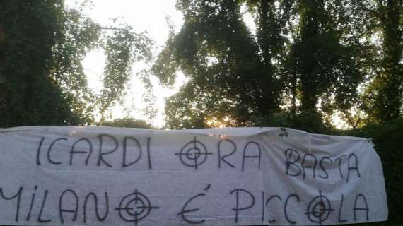 FOTO - A Milano sono stufi di Icardi: striscione minaccioso sotto casa dell'argentino
