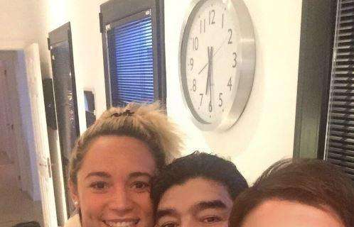 FOTO - Nuovo incontro tra Maradona e il figlio Diego jr: eccoli insieme con le compagne