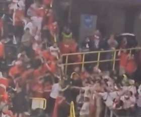 Tafferugli prima di Turchia-Georgia: i tifosi si scontrano all'interno dello stadio