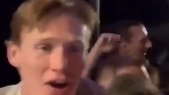McTominay perde cellulare in discoteca, tifoso lo ritrova: imperdibile la reazione di Scott