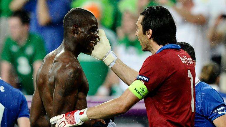 Gazzetta - Scintille Buffon-Balotelli a Kiev... durate poco 