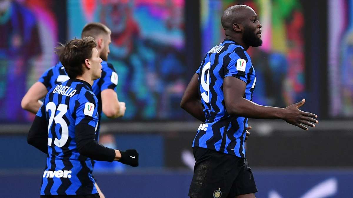 Coppa Italia, Lukaku-Eriksen: l'Inter vince un pazzo derby, rosso per Ibra