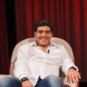 La moglie di Maradona: "Napoli campione, starai festeggiando anche tu dal cielo"