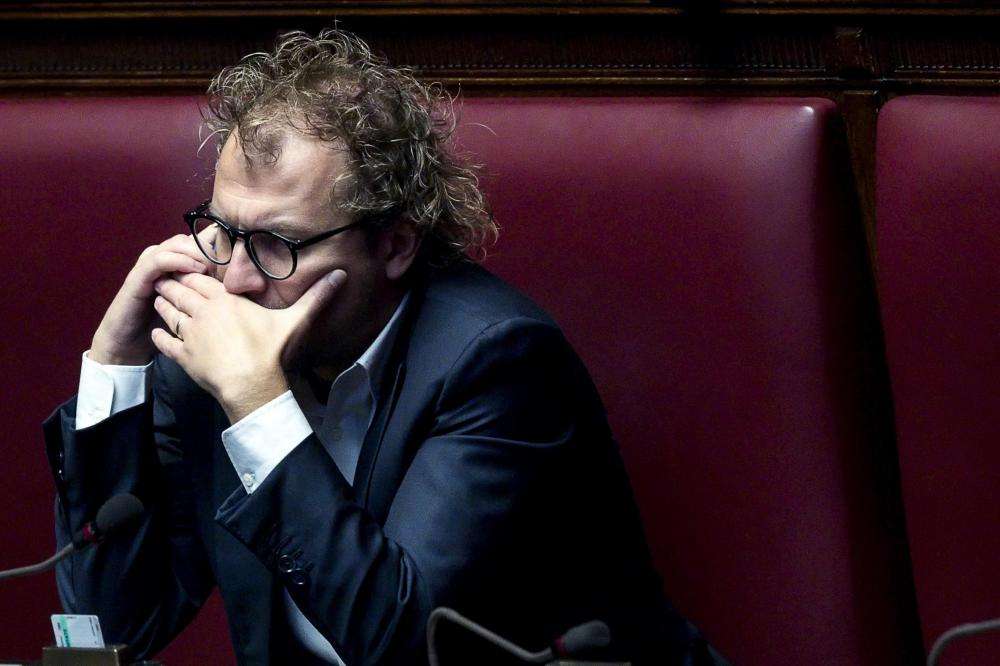 Lotta al Pezzotto tv, pronta una proposta di legge: "La pirateria nel calcio va combattuta"