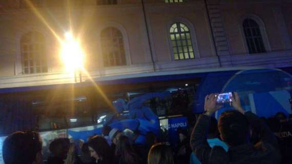 FOTO&VIDEO TN - Napoli arrivato a Roma, grande atmosfera in stazione! Tifosi azzurri accolgono la squadra di Ancelotti 