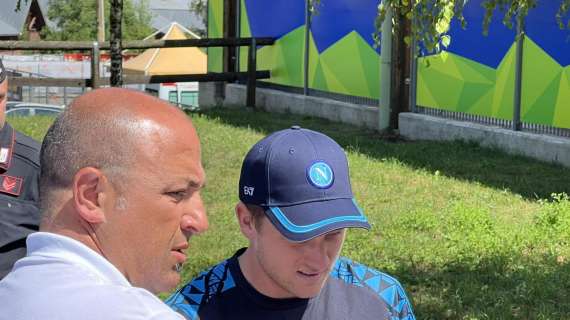 FOTO TN - Zielinski, Ostigard e Rrahmani, bagno di folla e sessione di autografi