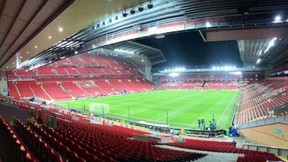 FOTO - Si accendono le luci su Anfield, lo scatto del Liverpool: "Un'altra grande notte europea..."