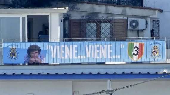 "Viene..., viene...", ancora una citazione di Troisi per uno striscione per lo Scudetto