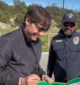 “Mister, se vogliono lo Scudetto devono strapparcelo!”, un tifoso fa sorridere Conte a Castel Volturno
