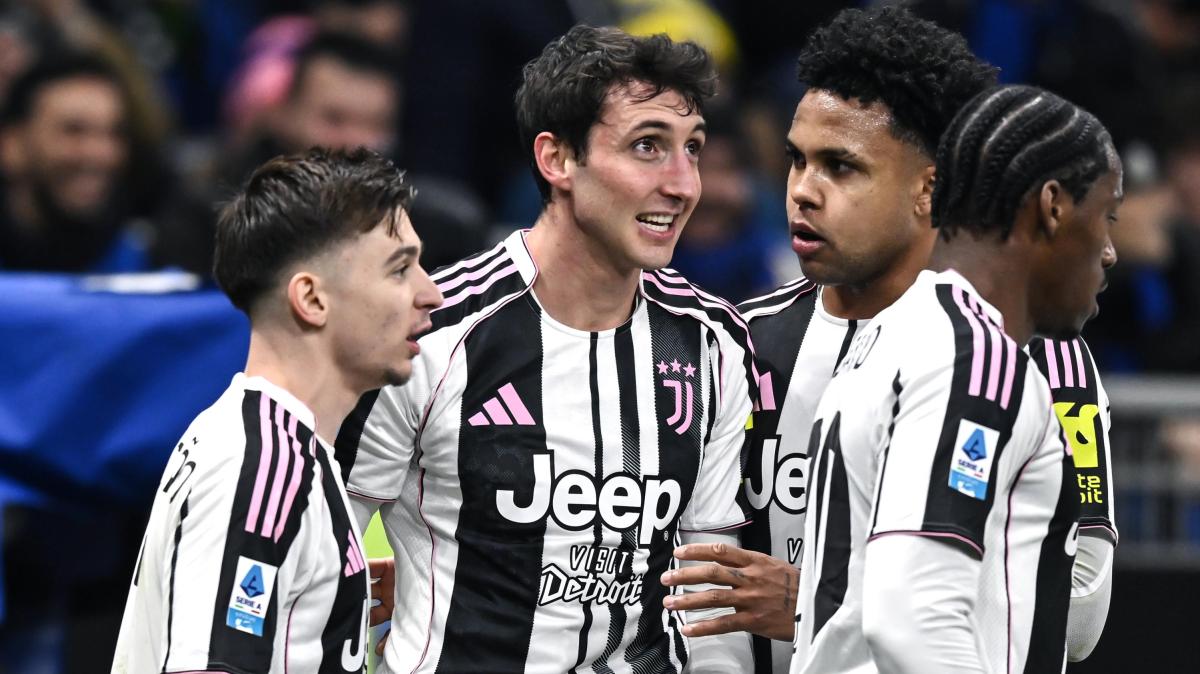 La Juve lancia maglie a righe stile carcerato: esplode l'ironia sui social