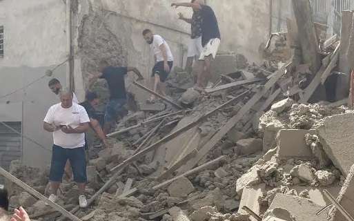 Palazzo crolla a Torre del Greco, estratte vive tre persone: una è grave