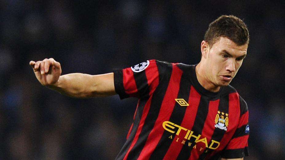 Sportmediaset - Dzeko rifiuta Napoli, City nei guai per Cavani: sorpasso PSG per il Matador, a breve l'offerta