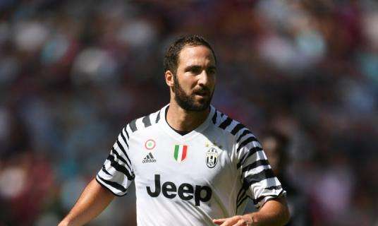FOTO - Higuain decisamente sovrappeso, Unibet ironizza su Twitter: "Ha speso tutto in kebab e birre..."