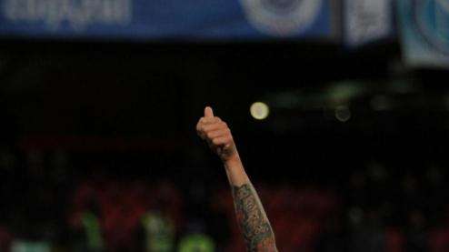 Castel Volturno dopo la sentenza: i compagni si stringono intorno a Grava e Cannavaro, Mazzarri abbraccia il capitano che scoppia in lacrime e si sfoga