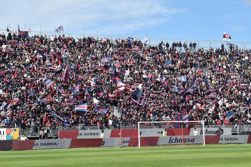 Napoli-Cagliari, settore ospiti aperto ai tifosi sardi anche senza tessera: i dettagli