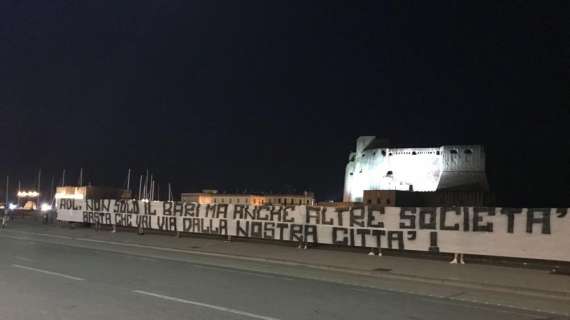 FOTO - Altri striscioni contro ADL: "Non solo il Bari ma anche altre società, vai via dalla nostra città!"