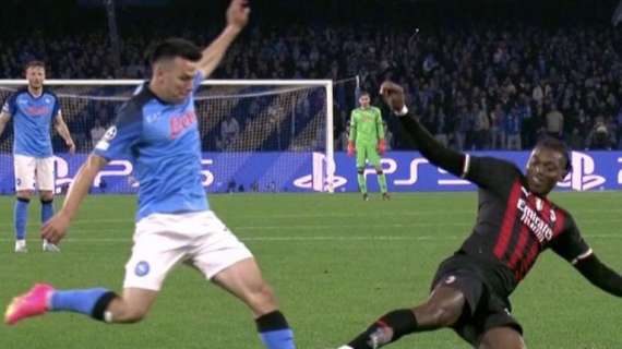 FOTO - Furia Newcastle per rigore inesistente al PSG: arbitro e VAR gli stessi di Napoli-Milan