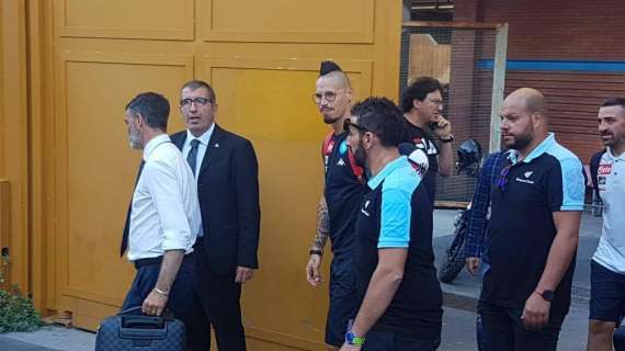 FOTO - Partenza verso Dimaro, i senatori azzurri primi a muoversi: Hamsik, Albiol e Callejon pronti a partire