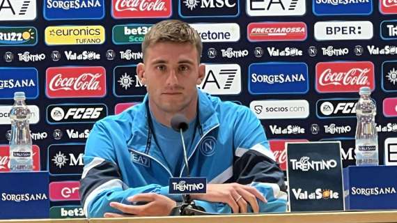Lucca in conferenza: "Napoli il mio obiettivo e la prima scelta! Mi hanno voluto fortemente, Lukaku fantastico. Rigori? Decide Conte"