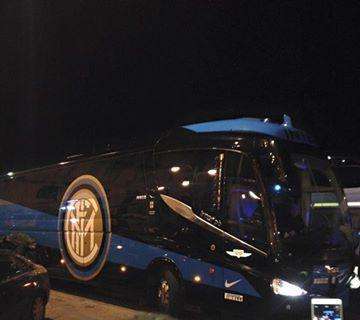 FOTO TN - L'Inter è arrivata a Napoli: bus nerazzurro avvistato in città