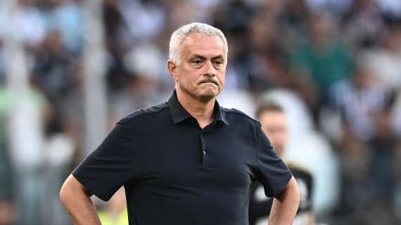 Incredibile Mourinho, perde 4-0 e se la prende con l'arbitro: "Perfetto per l'Udinese, giallo da artista..."