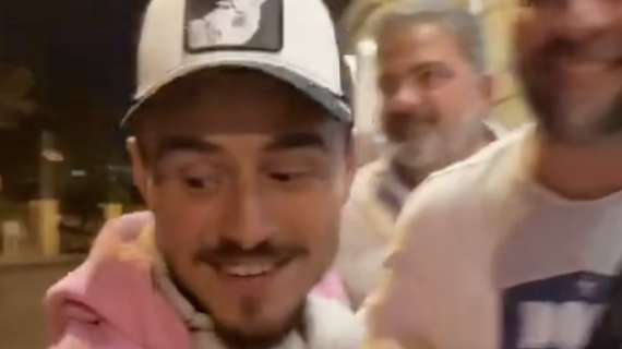 Felicità Elmas! È arrivato a Napoli: sorrisi e abbracci col dr. Canonico
