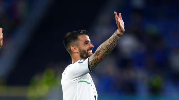 VIDEO - Spinazzola segue la Nazionale in tv: prima l'esultanza e poi la commozione per la dedica dei compagni