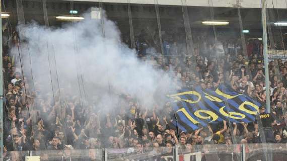 UFFICIALE - "Vesuvio lavali col fuoco", multa soft per l'Inter. Punito anche il Napoli per i petardi