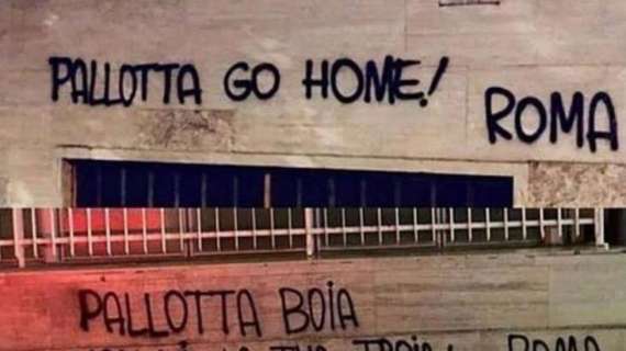 FOTO - Roma contestata, decine di striscioni pesantissimi contro Pallotta: "Boia, vattene!"