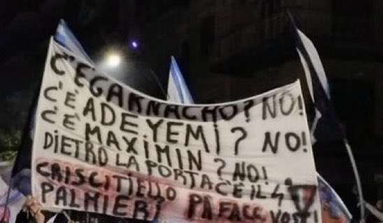 Striscione ironico per Criscitiello e Palmeri che ironizza sui social: "Sono nella festa!"