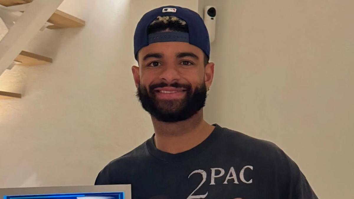 Juan Jesus manda un regalo tricolore a Billing: lo scatto social